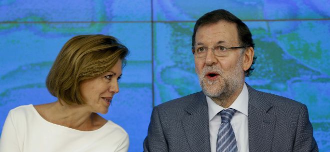 El presidente del Gobierno y del Partido Popular, Mariano Rajoy, junto a la secretaria general del partido, María Dolores de Cospedal.