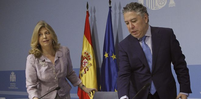 Los secretarios de Estado de Empleo y de Seguridad Social, Engracia Hidalgo (i) y Tomás Burgos.