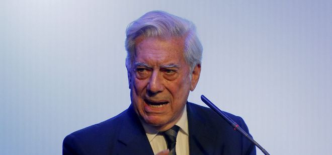 El escritor Mario Vargas Llosa durante su intervención en el Foro Atlántico.