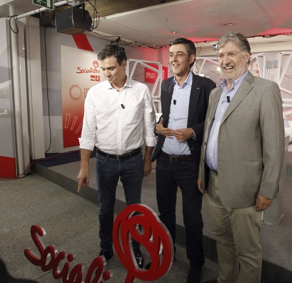 Los tres candidatos a la Secretaría General del PSOE, Pedro Sánchez, Eduardo Madina y Antonio Pérez Tapias (i-d), poco antes de su primer y único debate en la campaña para captar el voto de los militantes socialistas.