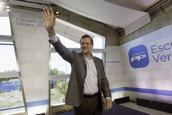 El presidente del Gobierno, Mariano Rajoy, a su llegada hoy a la escuela de verano del PP en El Escorial (Madrid).