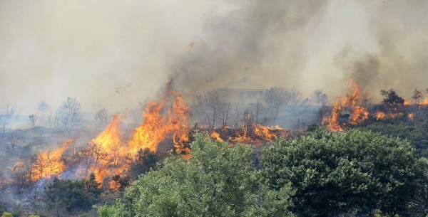 Imagen del incendio declarado en Aleas, una pedanía de Cogolludo (Guadalajara).