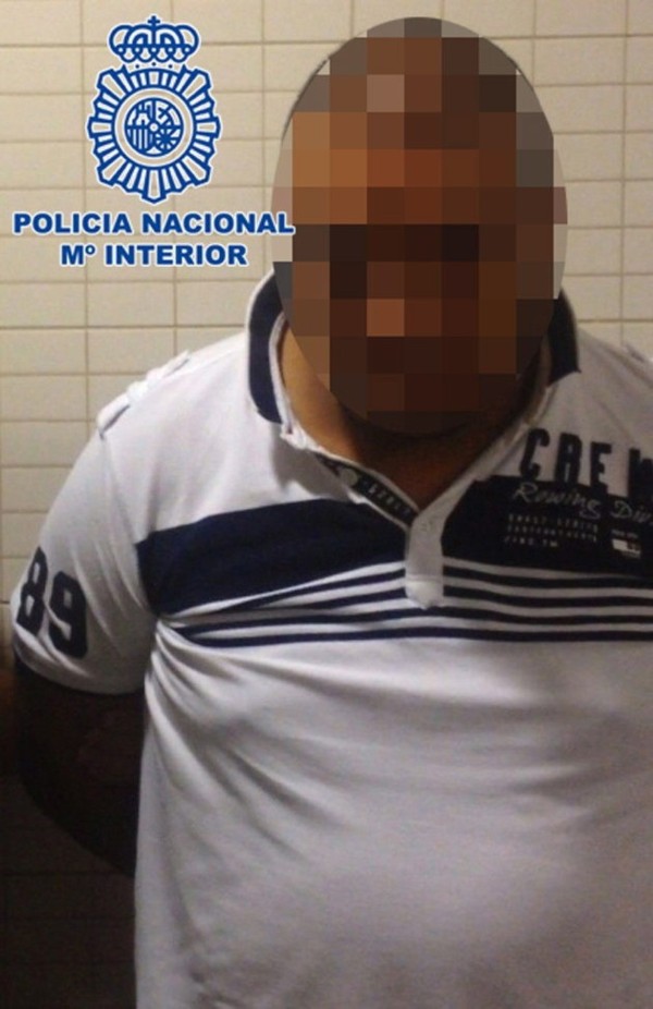 Fotografía facilitada por la Policía Nacional, que ha detenido en Alicante al líder militar de la Oficina de Envigado colombiana. Se trata de H.A.V.P., alias Ratón, responsable de una organización delictiva a la que se le atribuyen 400 asesinatos, así como narcotráfico y extorsión.