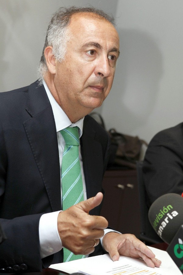 El consejero de Presidencia, Justicia e Igualdad del Gobierno de Canarias, Francisco Hernández Spínola.