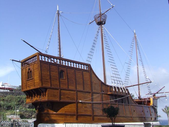 El Museo Naval se ubica en el interior del Barco de la Virgen.