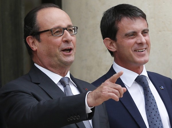 El presidente francés, Fraçois Hollande (i), y el primer ministro galo, Manuel Valls.