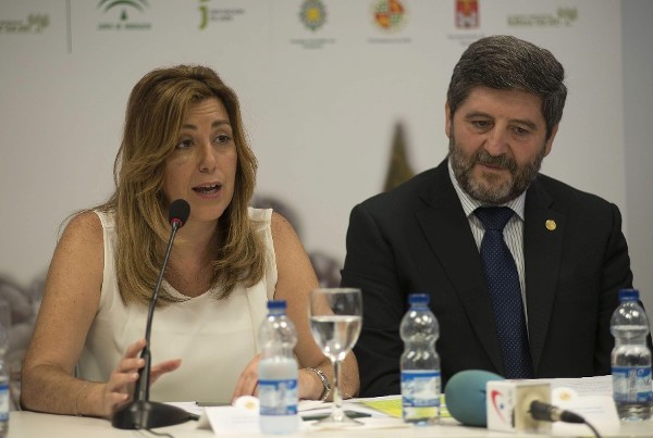 La presidenta de la Junta, Susana Díaz, y el vicerrector de la Universidad de Jaén, Juan Carlos Castillo.
