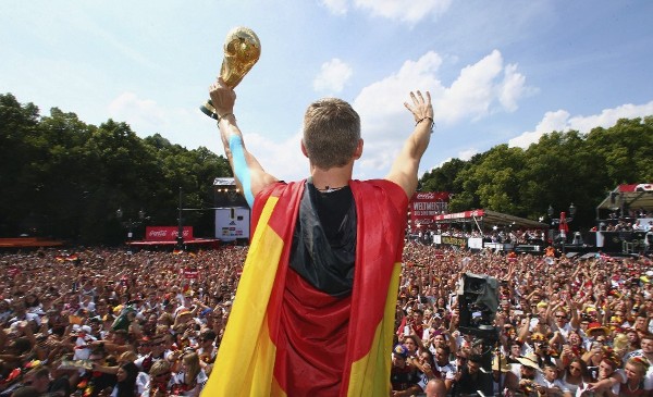 El jugador alemán, Bastian Schweinsteiger, celebra su victoria en el Mundial de Fútbol 2014.