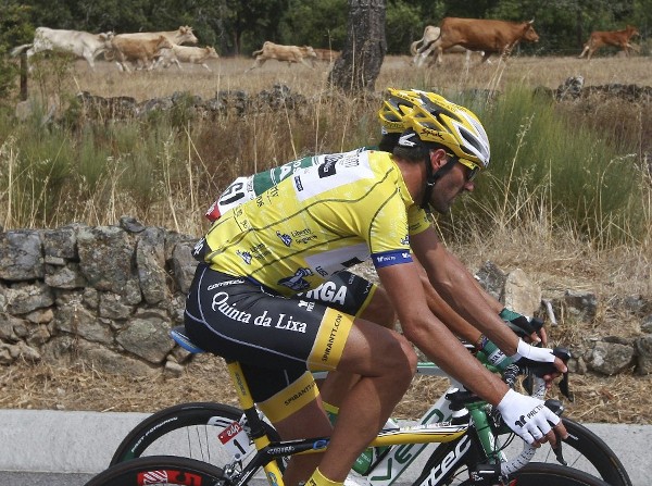 El ciclista español, Gustavo Veloso, del equipo OFM - Quinta da Lixa, avanza durante la octava etapa de la 76º edición del la Vuelta a Portugal, entre Sabugal y Castelo Branco, en Portugal, hoy, viernes, 8 de agosto del 2014.