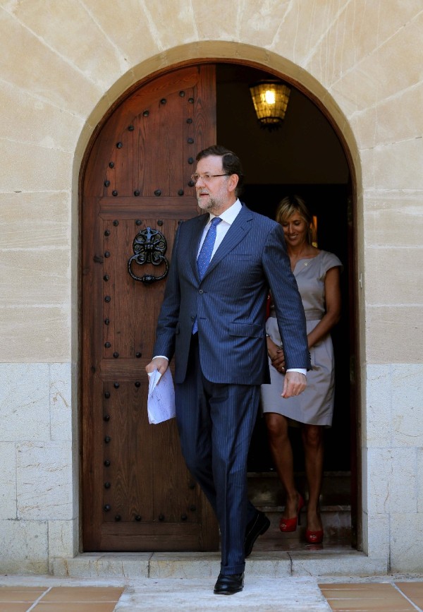 El presidente del Gobierno, Mariano Rajoy, tras el despacho con el rey Felipe VI en el Palacio de Marivent, la residencia de verano de la Familia Real.