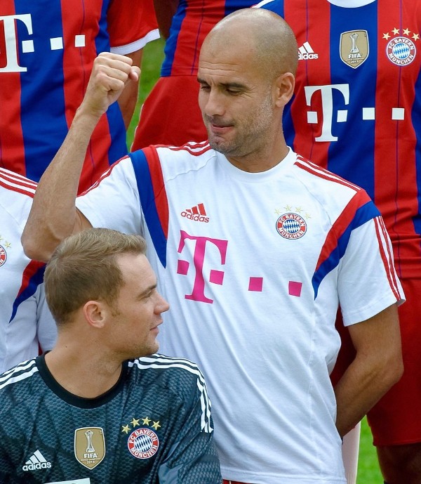 Pep Guardiola con Manuel Neuer.