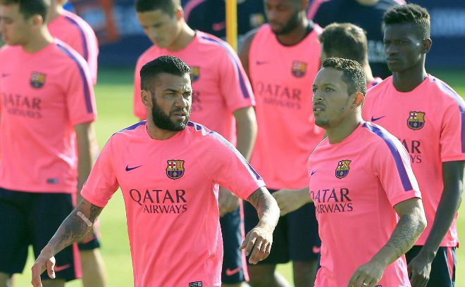 Los jugadores del FC Barcelona durante el entrenamiento de hoy.