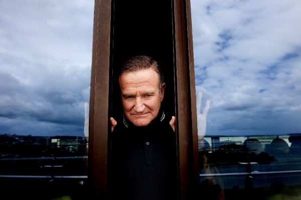 Fotografía de archivo del 5 de diciembre de 2014 donde se ve al actor y comediante estadounidense Robin Williams posando en Sídney (Australia). 
