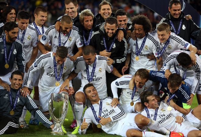 Jugadores del Real Madrid celebran después de vencer al Sevilla.