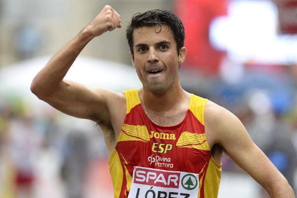 El atleta español Miguel Ángel López celebra tras ganar la prueba de 20 km marcha masculinos de los Campeonatos Europeos de Atletismo que se disputó en Zúrich (Suiza) hoy, miércoles 13 de agosto de 2014. 