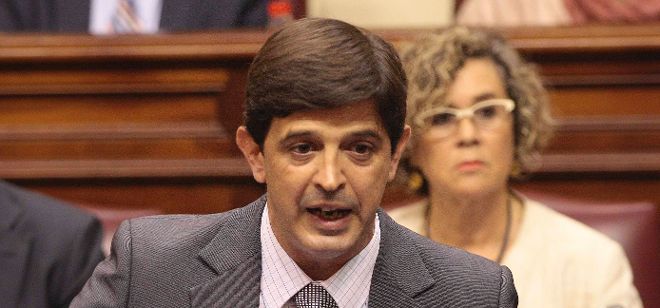 El consejero de Economía, Hacienda y Seguridad, Javier González Ortiz.