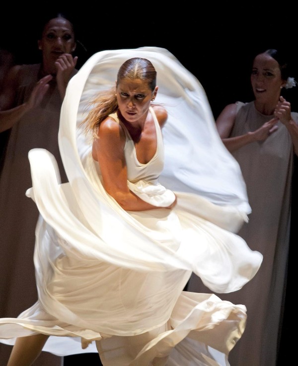 La bailaora Sara Baras, acompañada de su ballet flamenco, durante su actuación en el Festival Castell de Peralada, Girona.