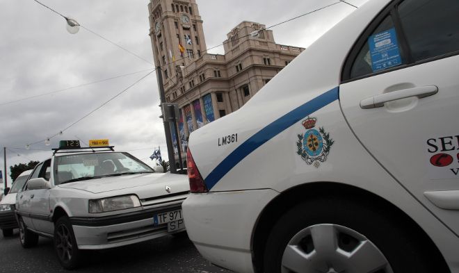  Los taxistas quieren una indemnización por retirar su vehículos de las calles.
