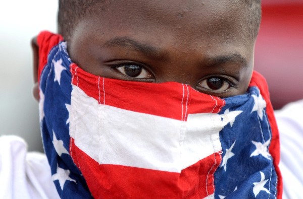 Un niño participa en una protesta por la muerte del joven Michael Brown, en Ferguson (EE.UU.). 