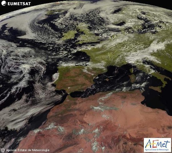Imagen tomada por el satélite Meteosat para la Agencia Estatal de Meteorología que prevé para hoy, miércoles, chubascos y tormentas localmente fuertes en Huesca y Lérida, que se desplazarán al sistema Ibérico, Comunidad Valencia y el mar balear. 