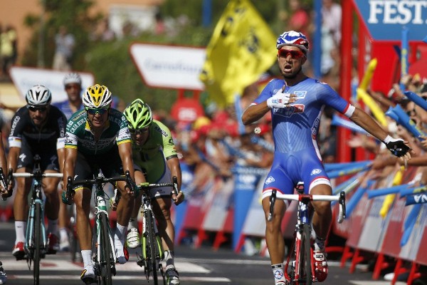 El ciclista francés Nacer Bouhanni, del equipo La Francaise des Jeux, se proclama vencedor de la segunda etapa de la 69 edición de la Vuelta Ciclista a España 2014, que ha partido de Algeciras y ha terminado en San Fernando (Cádiz), con un recorrido de 174,4 kilómetros.