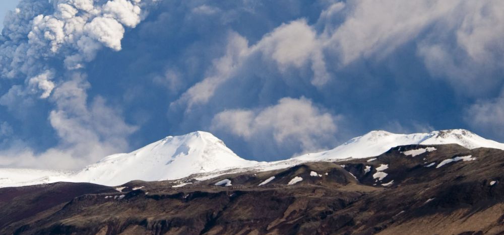 Imagen de archivo de la erupción del volcán Eyjafjallajokull en Islandia en 2010.