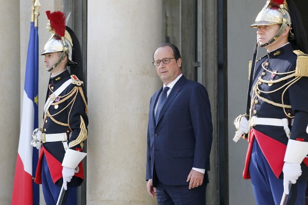 Francois Hollande (C).