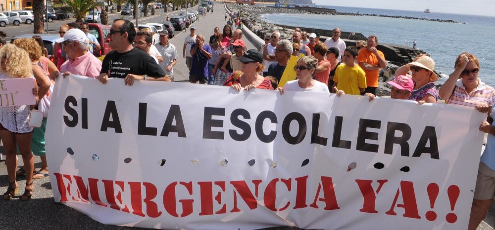 Un momento de la manifestación que se convocó en San Andrés el sábado pasado para defender el dique semisumergido.