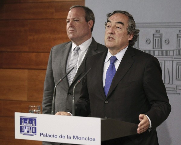 El presidente de la CEOE, Juan Rosell (d), junto al de Cepyme, Jesús Terciado.