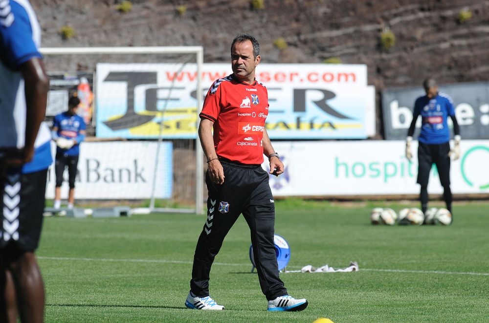 El técnico del CD Tenerife, Álvaro Cervera.