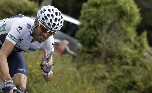 El ciclista murciano del equipo Movistar, Alejandro Valverde, en el pelotón durante la decimoséptima etapa de la Vuelta 2014 ,con salida en Ortigueira y llegada a A Coruña, con un recorrido de 190,7 kms.