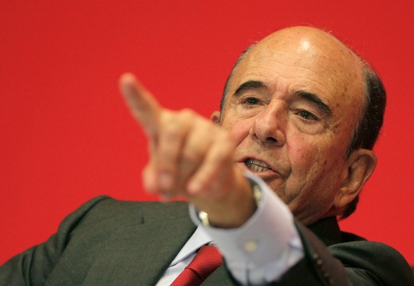 El presidente del Grupo Santander, Emilio Botín, durante una rueda de prensa en 2009. 