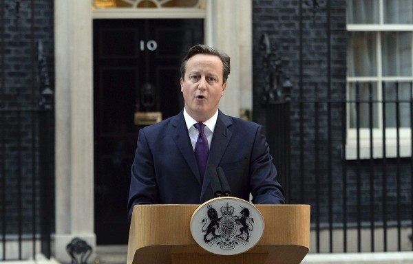 El primer ministro británico, David Cameron, ofrece un discurso a las puertas del número 10 de Downing Street en Londres (Reino Unido) hoy, viernes 19 de septiembre de 2014, tras conocerse el resultado del referéndum sobre la independencia de Escocia. 