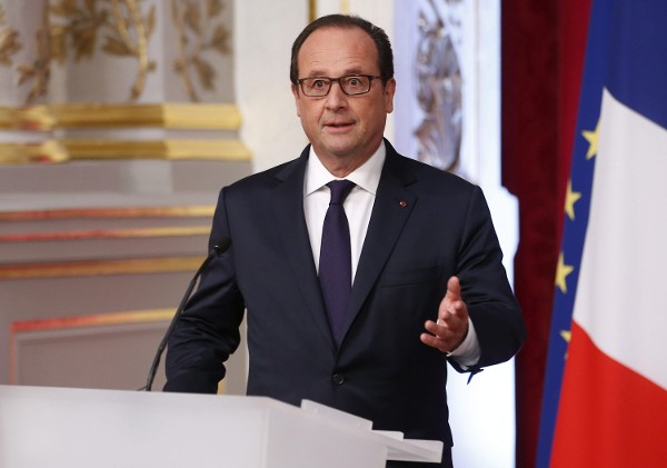 El presidente francés, François Hollande, hace una declaración en el Palacio del Elíseo hoy, viernes 19 de septiembre de 2014, en París (Francia). 