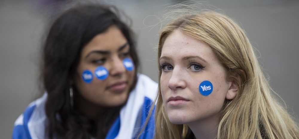 Simpatizantes a favor de la independencia de Escocia se muestran apenadas.