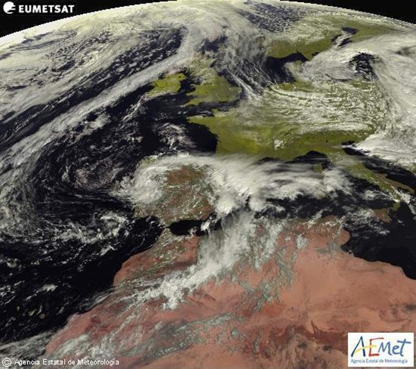Imagen tomada por el satélite Meteosat para la Agencia Estatal de Meteorología (Aemet) que prevé para hoy martes tiempo nuboso en prácticamente todo el país, con chubascos o tormentas localmente fuertes en zonas del tercio norte peninsular y Baleares. 