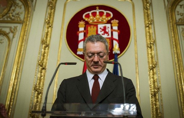 El ministro de Justicia, Alberto Ruiz-Gallardón, durante la rueda de prensa donde ha anunciado su dimisión.