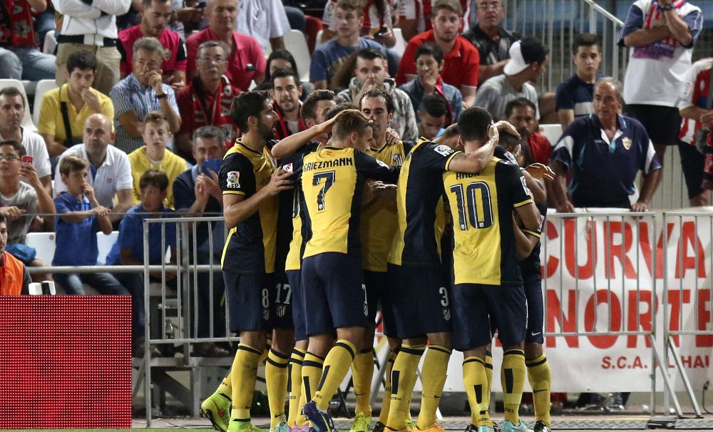 Los jugadores del Atlético Madrid celebran el gol de Joao Miranda.