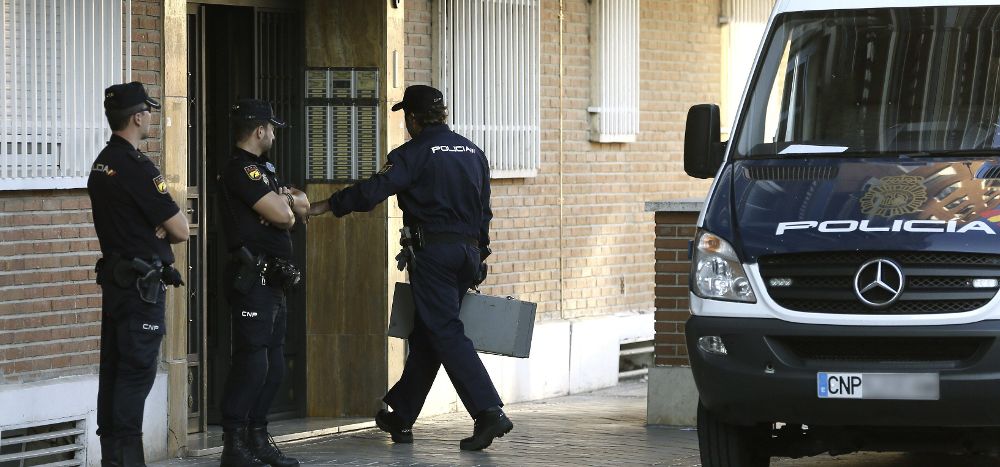 La Policía Nacional sigue practicando registros en casas de Madrid usadas por el presunto pederasta de Ciudad Lineal, Antonio Ortiz.
