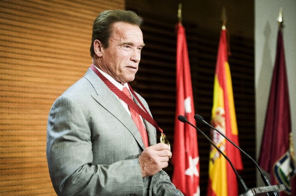 El actor y exgobernador de California Arnold Schwarzenegger recibe la primera Medalla Embajador Madrid Destino, por su contribución a la promoción de esta ciudad a través del Arnold Classic Europe (ACE).