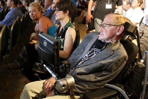 El físico teórico británico Stephen Hawking durante su asistencia al festival científico Starmus, en Tenerife.