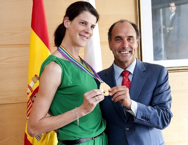 El presidente de Cantabria, Ignacio Diego, recibe en la sede del Gobierno Regional a la atleta cantabra Ruth Beitia.