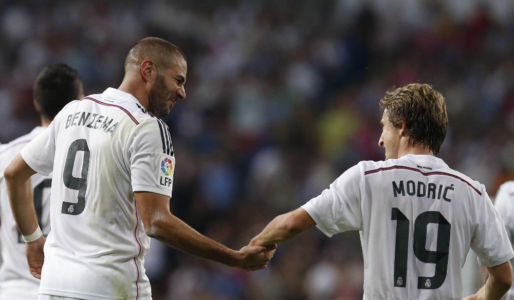 Los jugadores del Real Madrid, el francés Karim Benzema (i) y el croata Luka Modric.