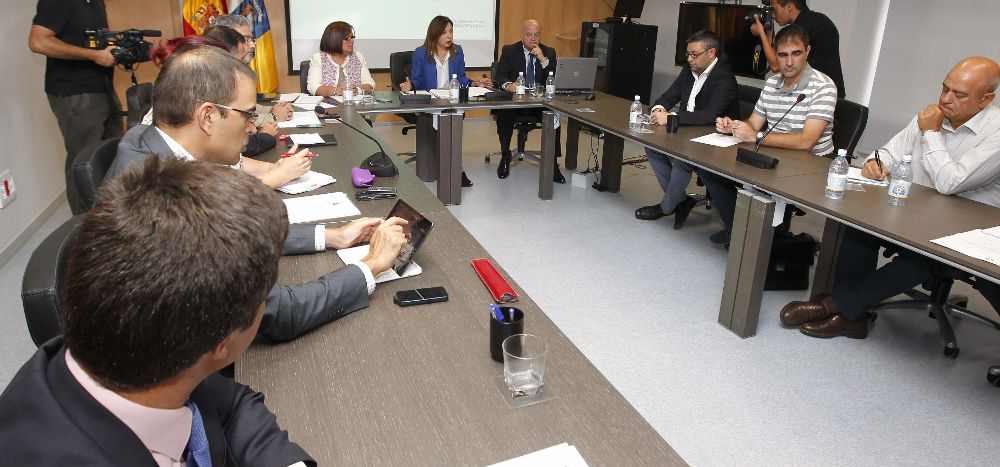 El Gobierno de Canarias constituyó hoy el comité ejecutivo que coordinara en las islas la respuesta ante posibles casos de ébola.