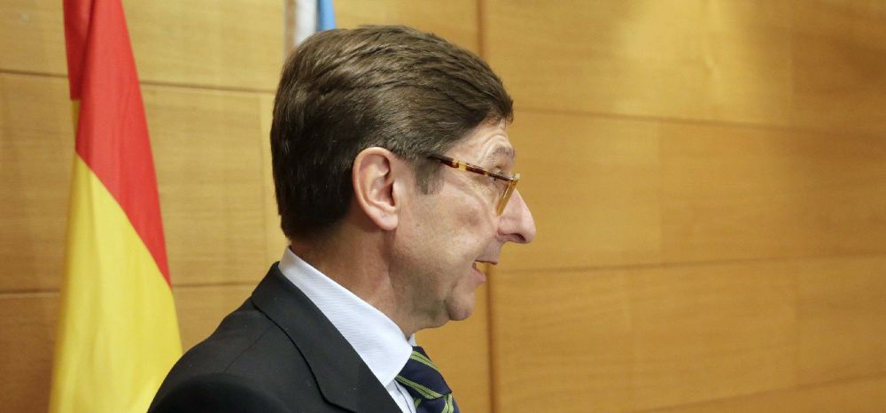 El presidente de Bankia, José Ignacio Goirigolzarri (i) ha confirmado la disposición de la entidad a colaborar 