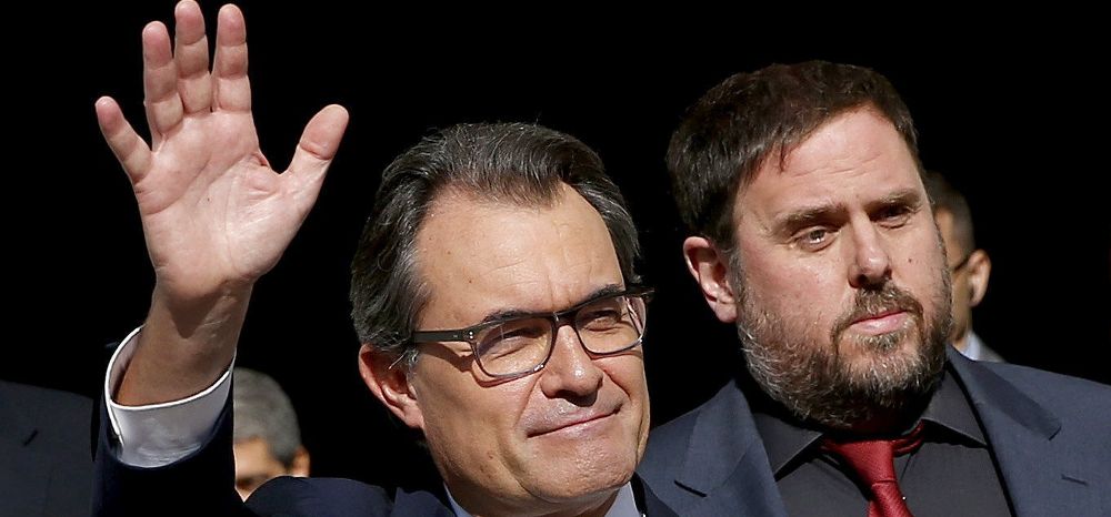 El presidente catalán, Artur Mas (i), y el líder de ERC, Oriol Junqueras.