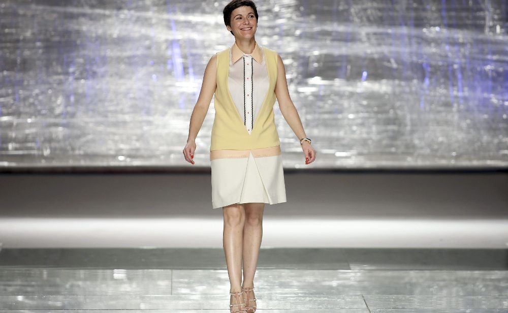 La diseñadora portuguesa Katty Xiomara tras la presentación de la colección primavera-verano 2015 del 35 Portugal Fashion, celebrado en Oporto.