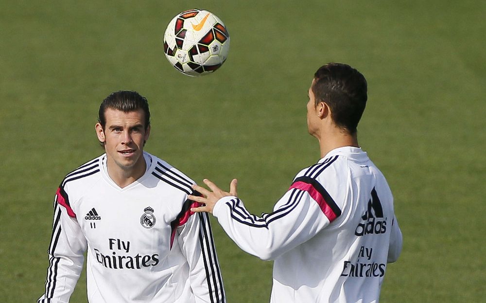 El centrocampista galés del Real Madrid, Gareth Bale (i) y el delantero portugués Cristiano Ronaldo.