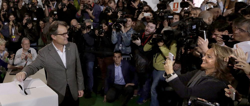 El presidente de la Generalitat, Artur Mas, en el momento de su votación.