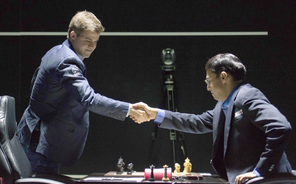 Carlsen y Anand.